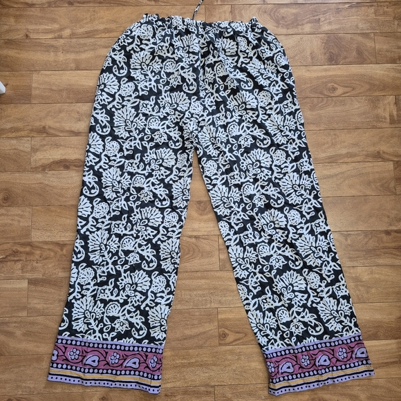 Classic Concepts Women’s Black & White Floral Wide-Leg Pants – Size S - Picture 6 of 7